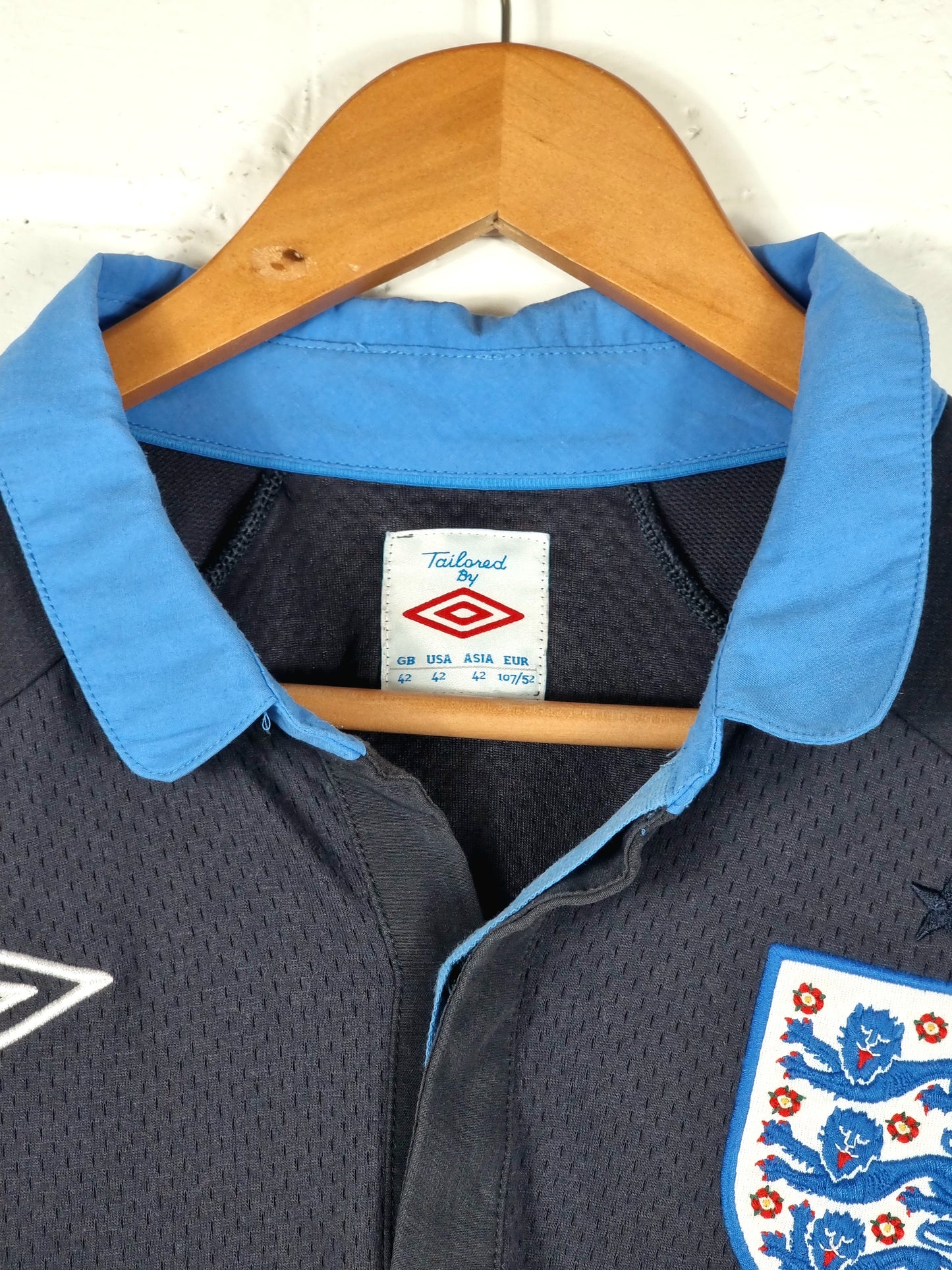 Umbro England 2011/2013 Away Shirt Large