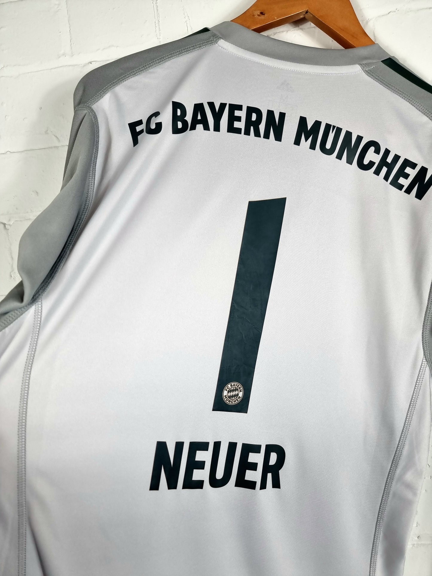 Adidas Bayern Munich 2018/19 'Neuer 1' Long Sleeve Goalkeeper Shirt Medium