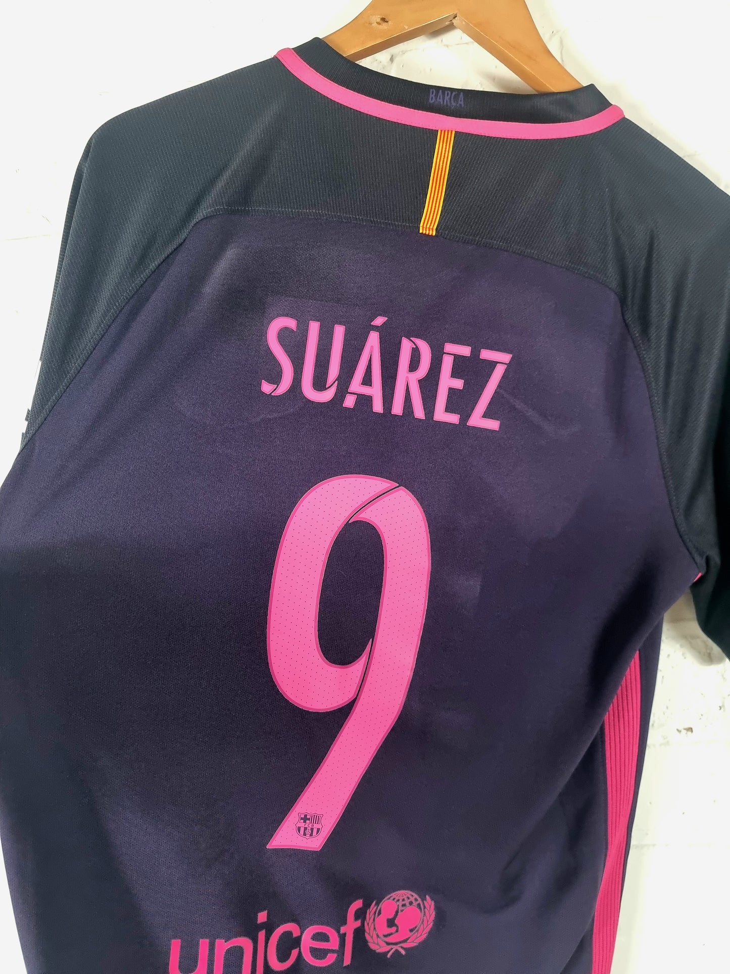 Nike Barcelona 2016/17 'Suarez 9' Away Shirt Medium