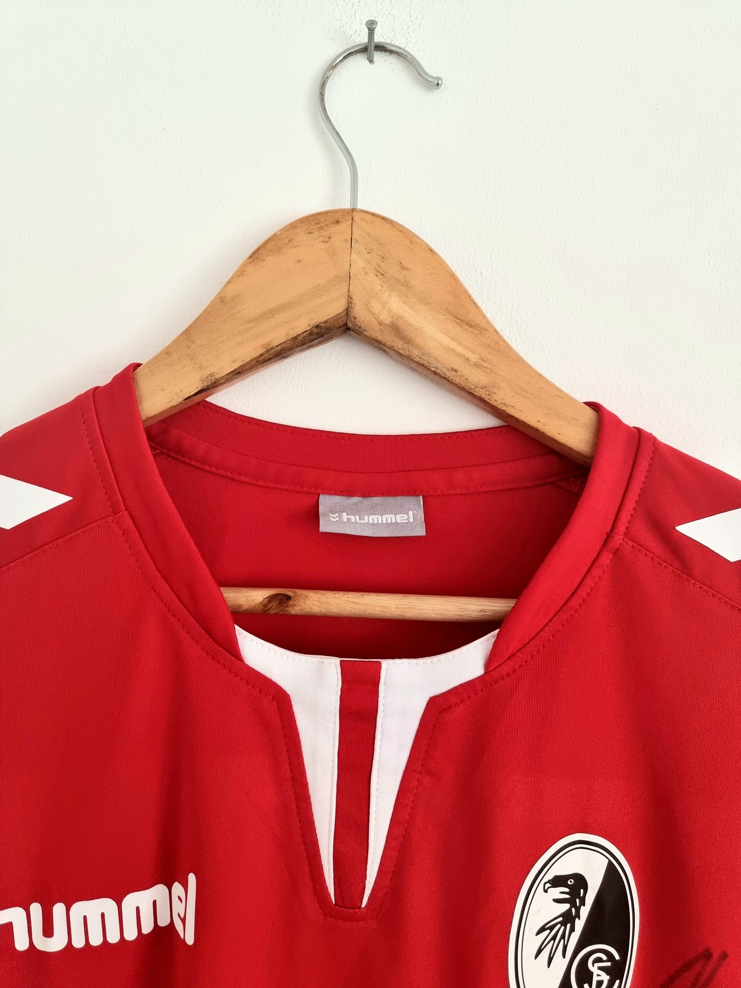 Hummel SC Freiburg 17/18 Signed Training Top Small