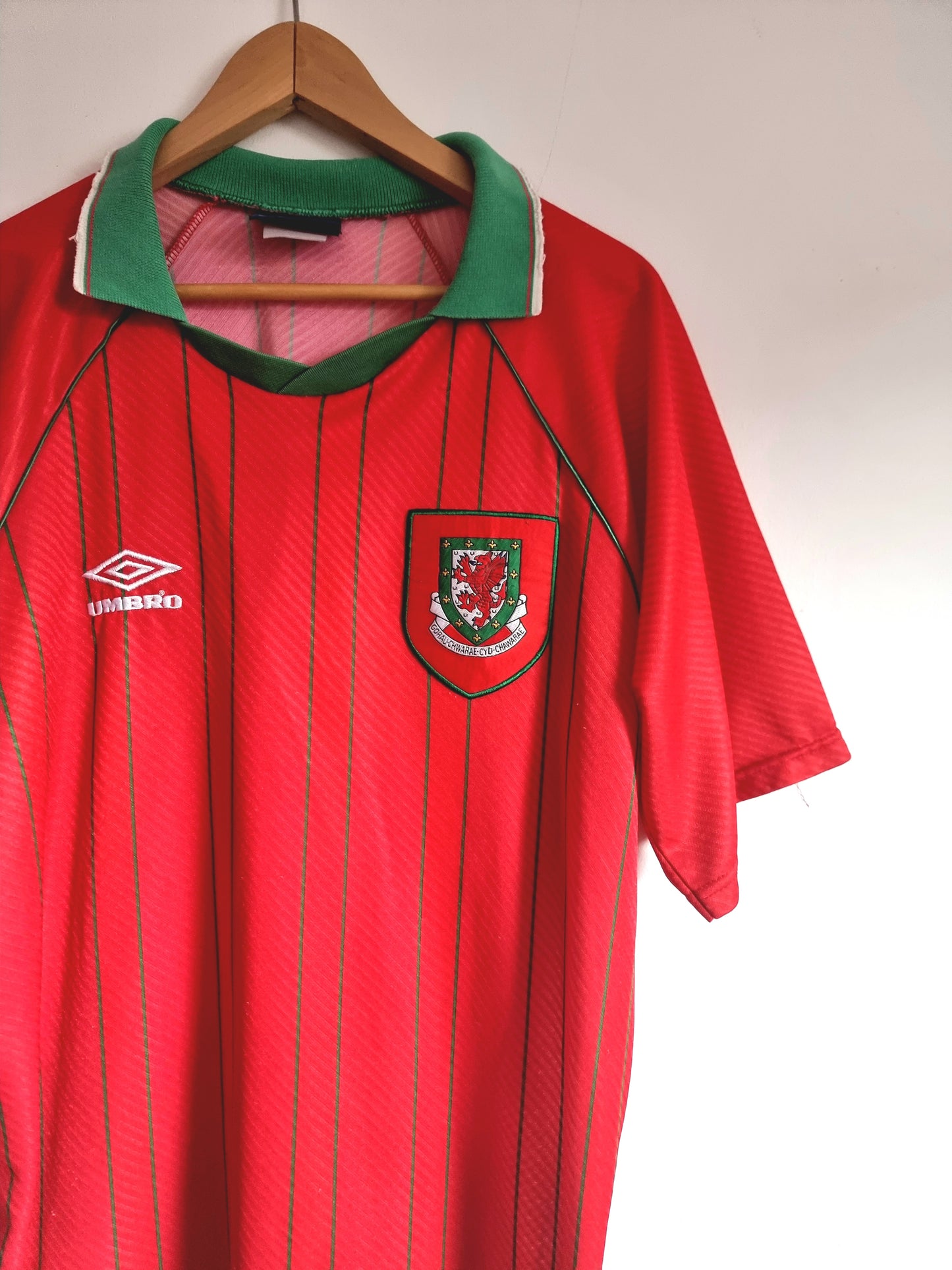 Umbro Wales 94/96 '11 (Giggs)' Home Shirt XL