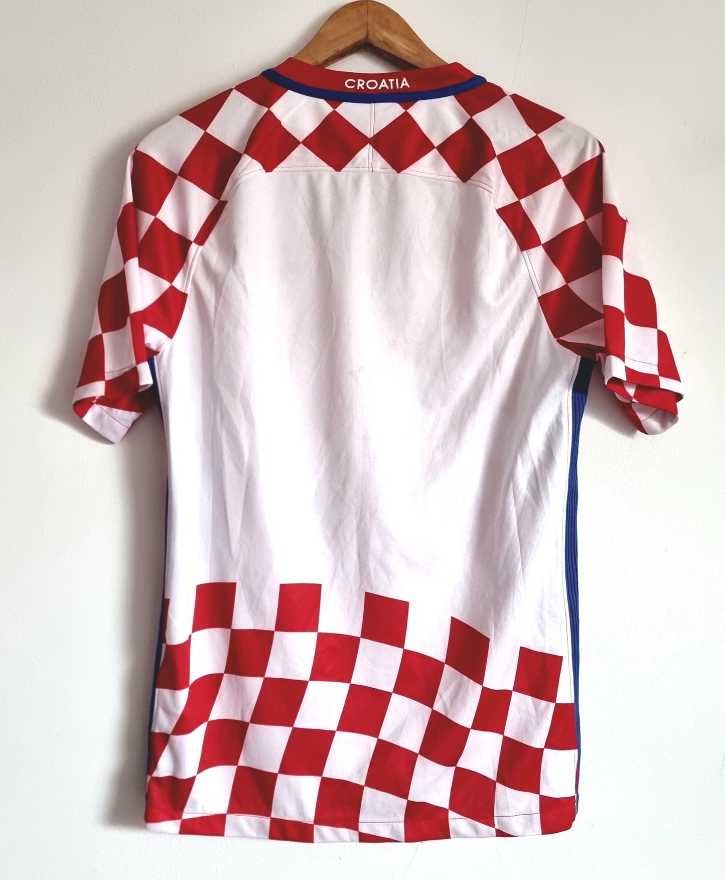 Nike Croatia 16/17 Home Shirt Small