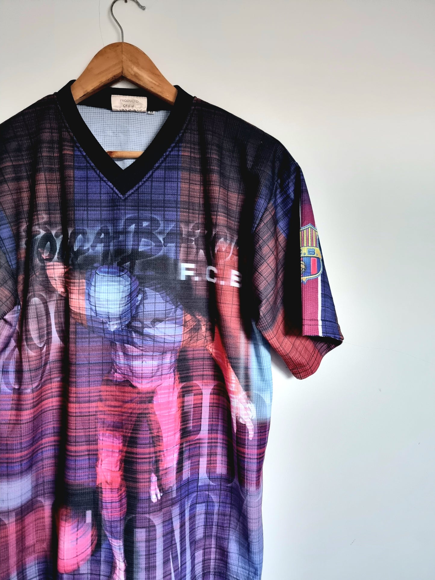 Roger's Barcelona 90s Graphic Fan Shirt Medium