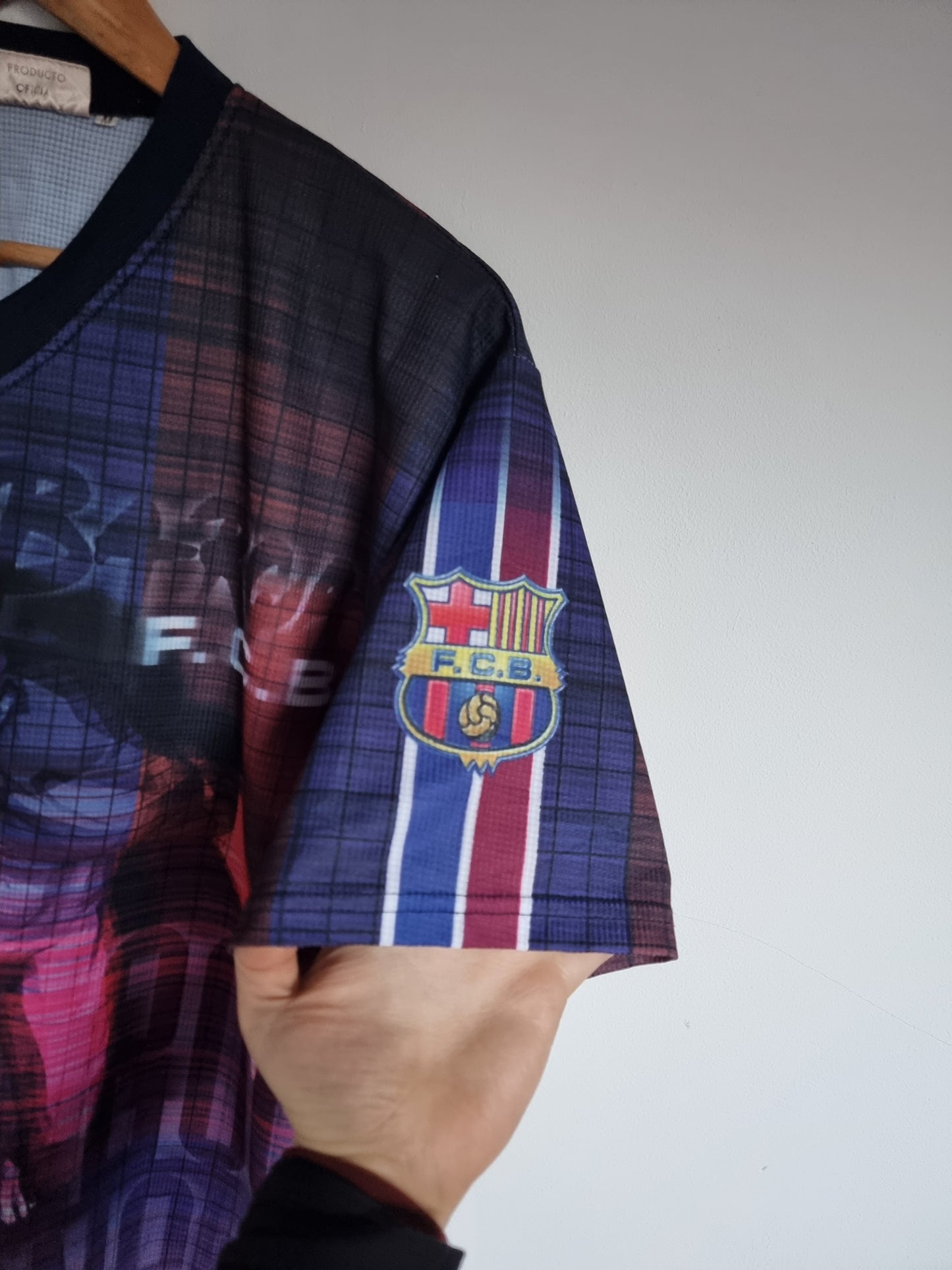 Roger's Barcelona 90s Graphic Fan Shirt Medium