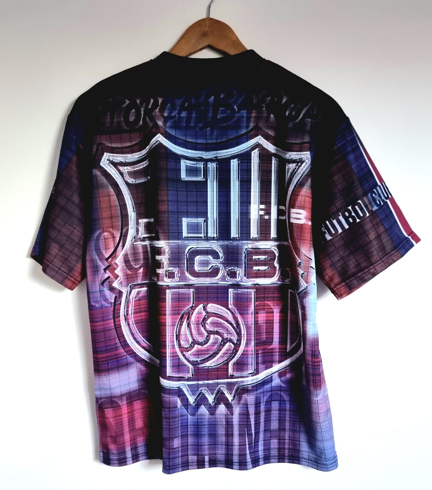 Roger's Barcelona 90s Graphic Fan Shirt Medium