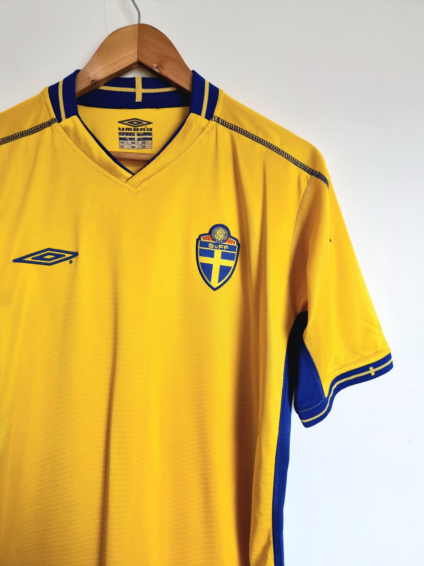 Umbro Sweden 03/04 Home Shirt Medium