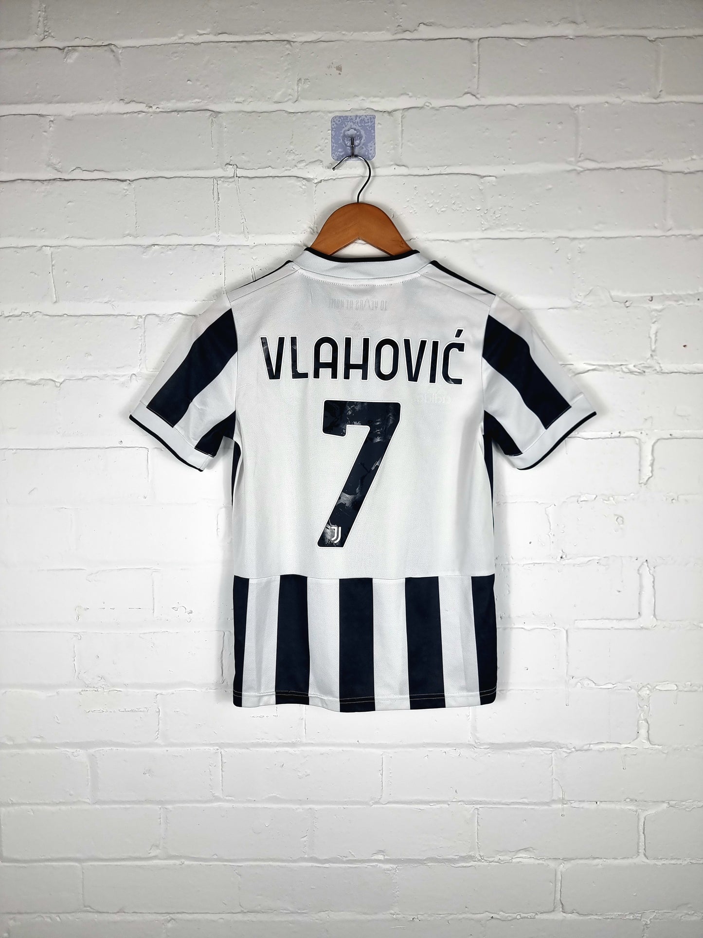 Adidas Juventus 21/22 'Vlahovic 7' Home Shirt Youth Medium