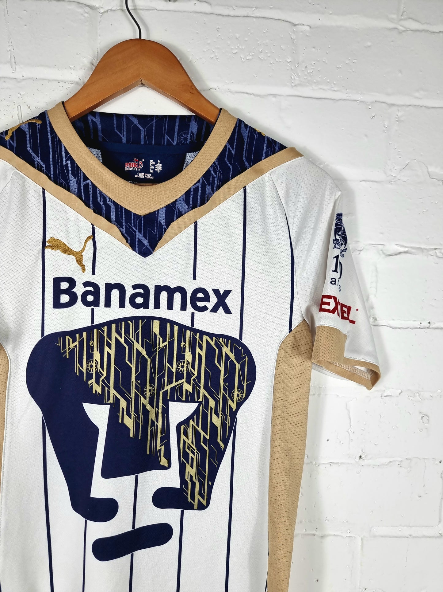 Puma UNAM Pumas 2009/10 Home Shirt Small