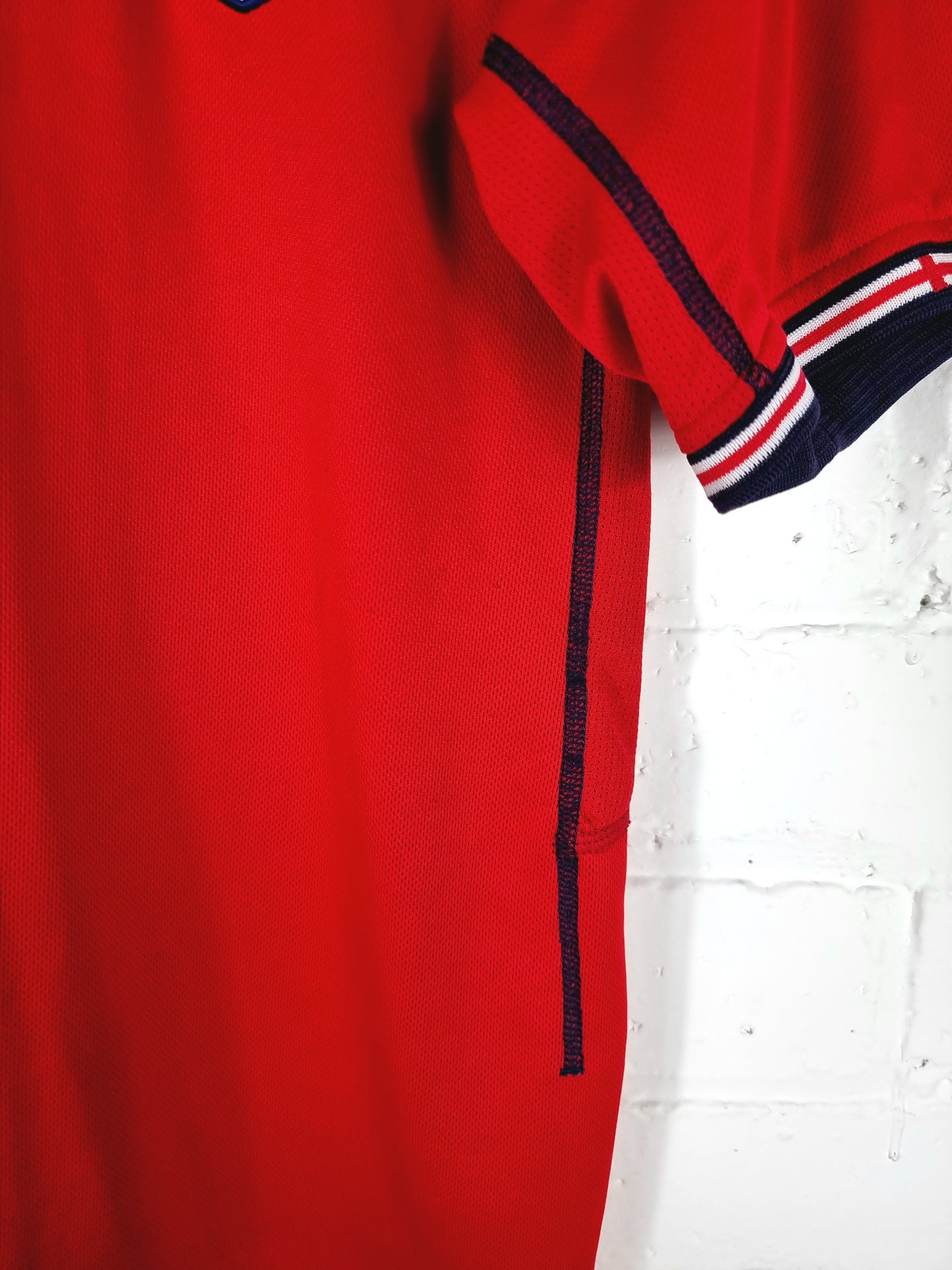 Umbro England 2002/04 Reversible Away Shirt Small