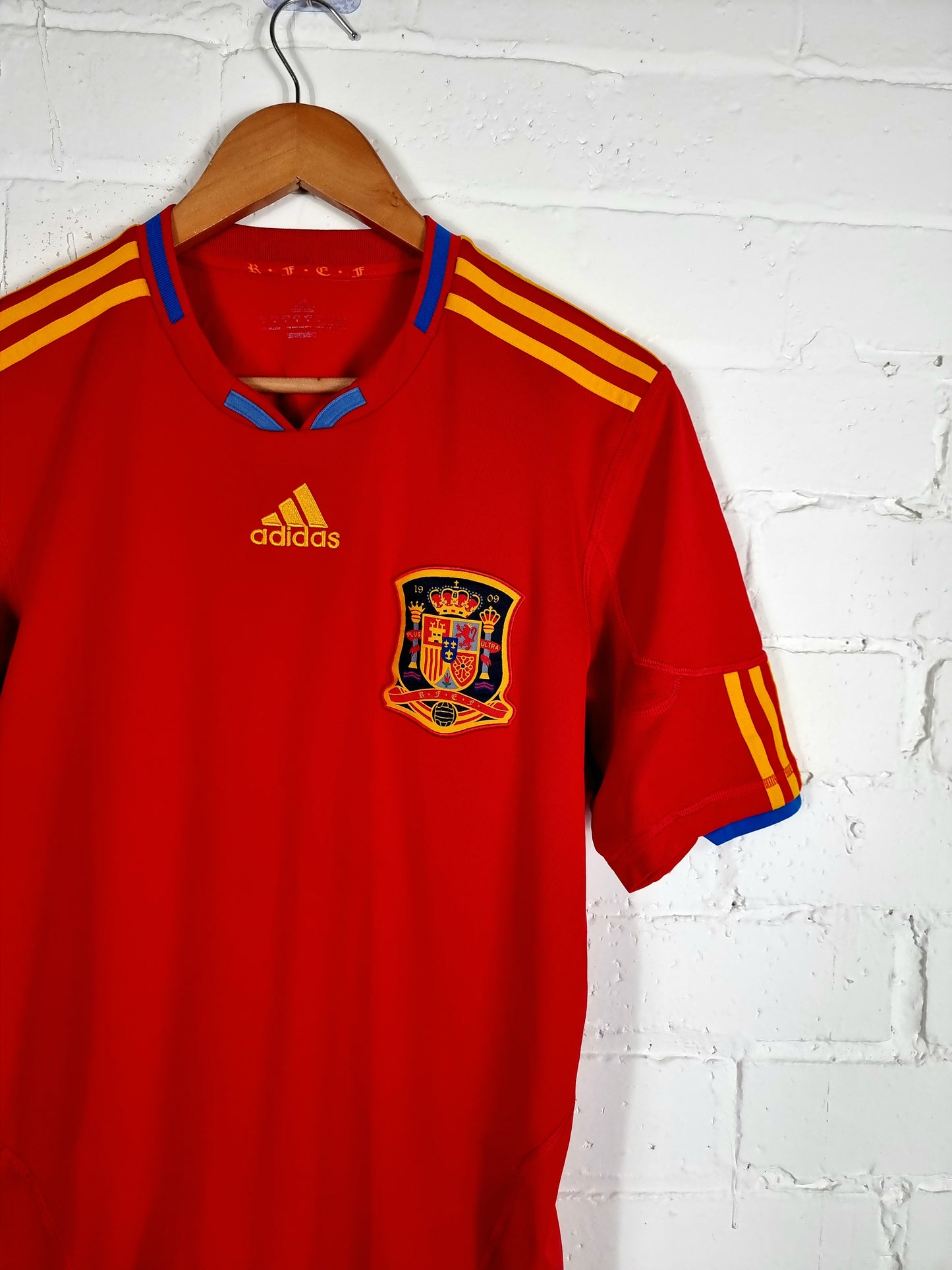 Adidas Spain 2010/11 Home Shirt Medium