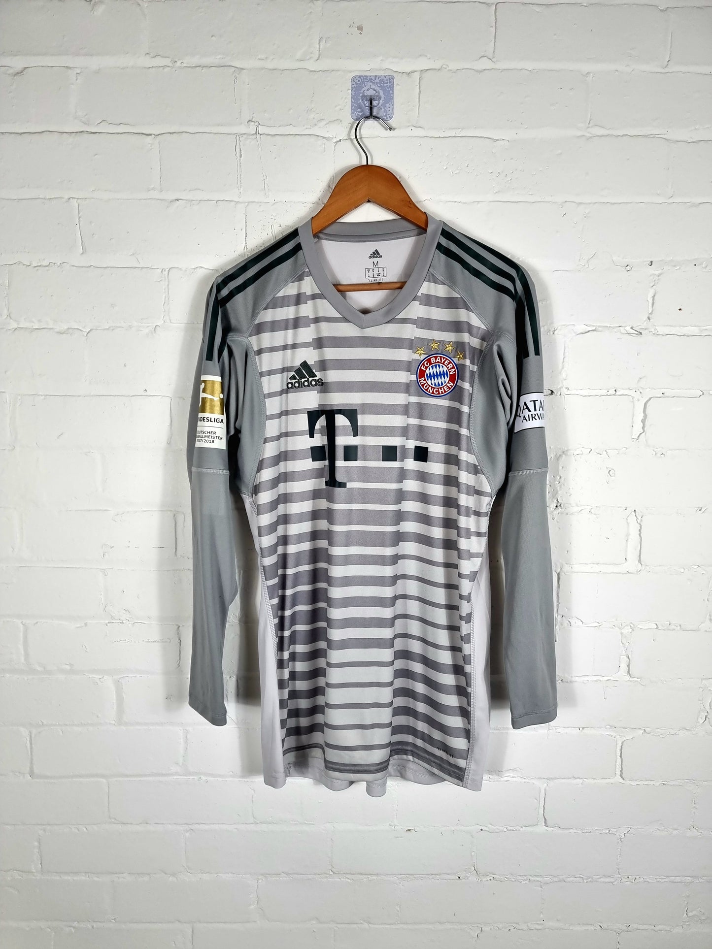 Adidas Bayern Munich 2018/19 'Neuer 1' Long Sleeve Goalkeeper Shirt Medium