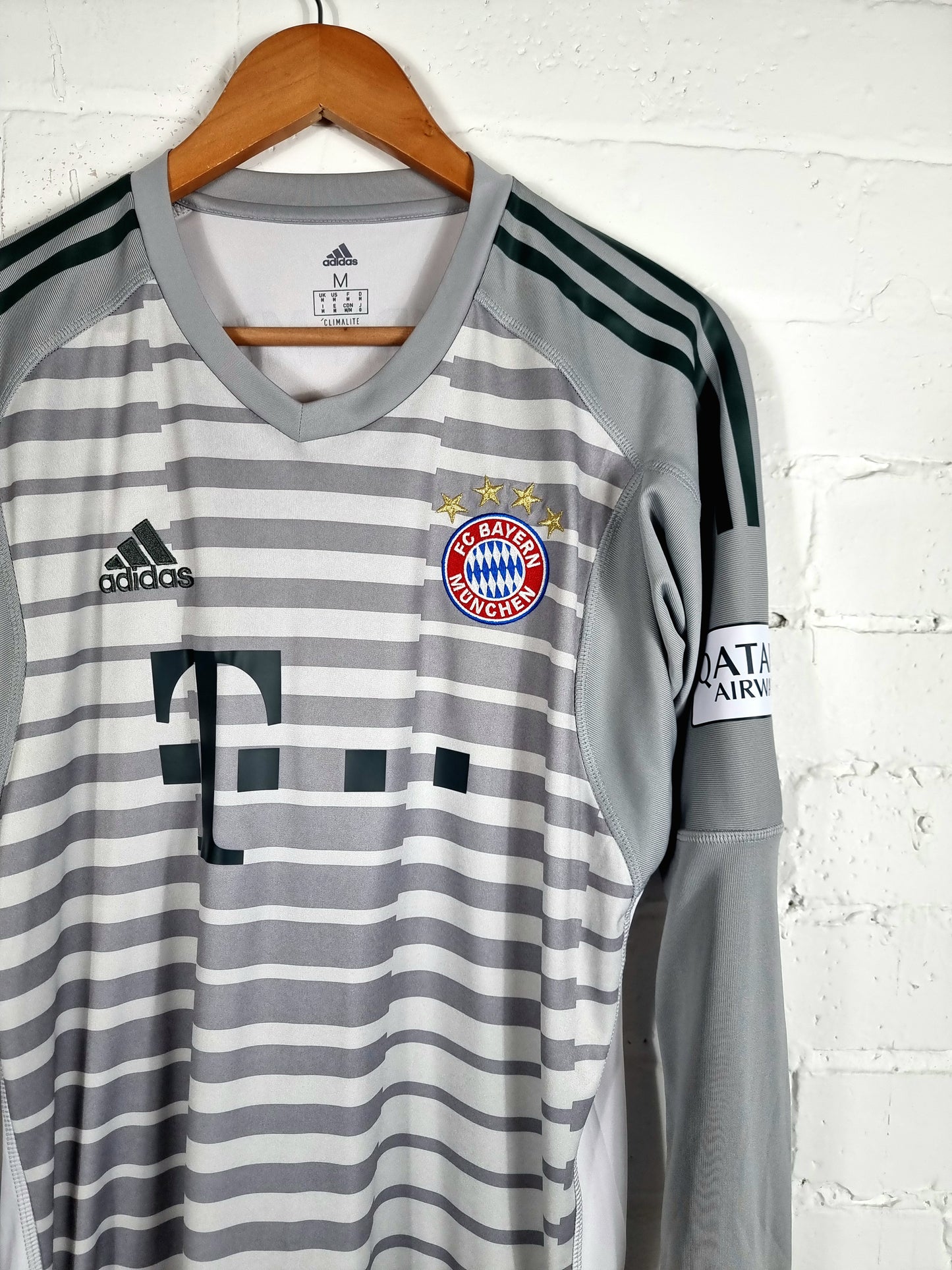 Adidas Bayern Munich 2018/19 'Neuer 1' Long Sleeve Goalkeeper Shirt Medium