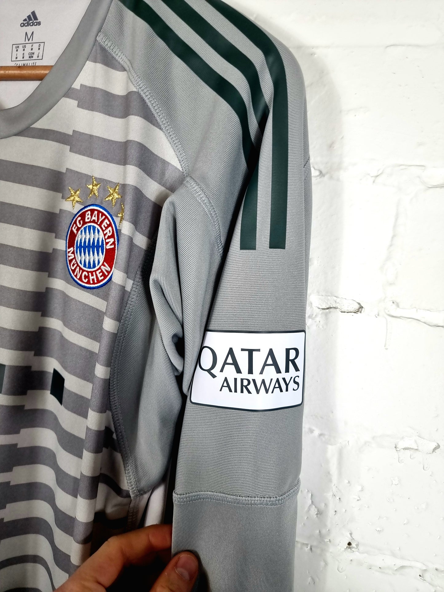 Adidas Bayern Munich 2018/19 'Neuer 1' Long Sleeve Goalkeeper Shirt Medium