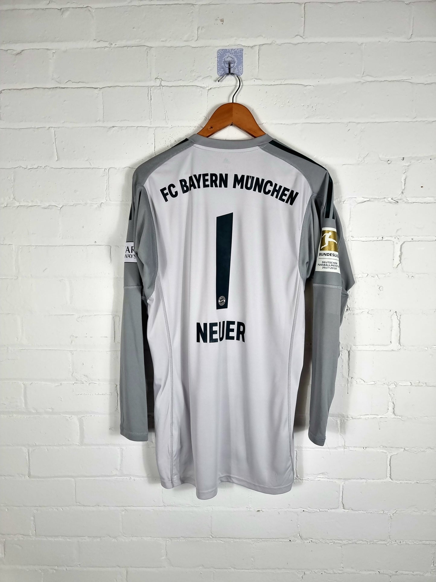 Adidas Bayern Munich 2018/19 'Neuer 1' Long Sleeve Goalkeeper Shirt Medium