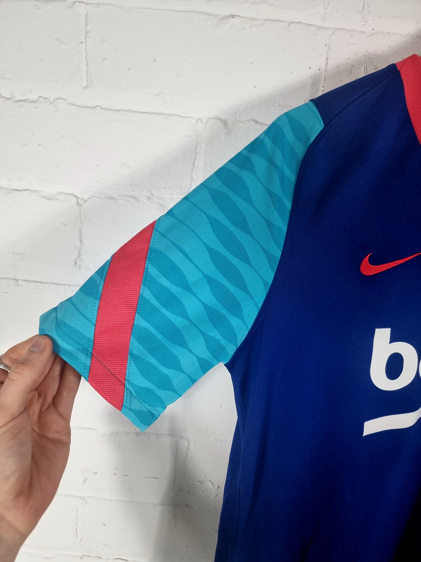 Nike Barcelona 2021/22 Training Shirt Medium