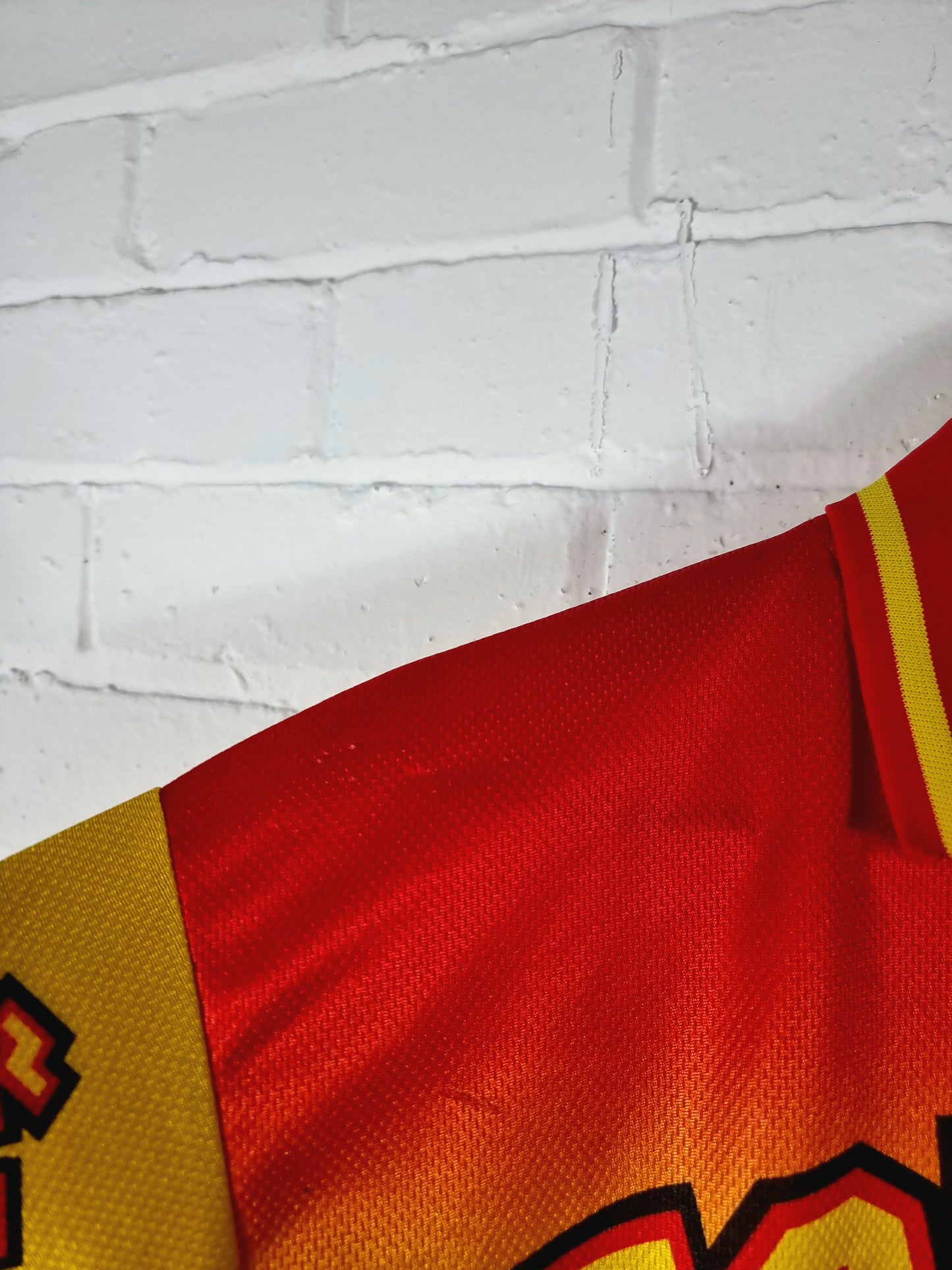 Looney Tunes Spain 1998 Graphic Football Shirt Medium