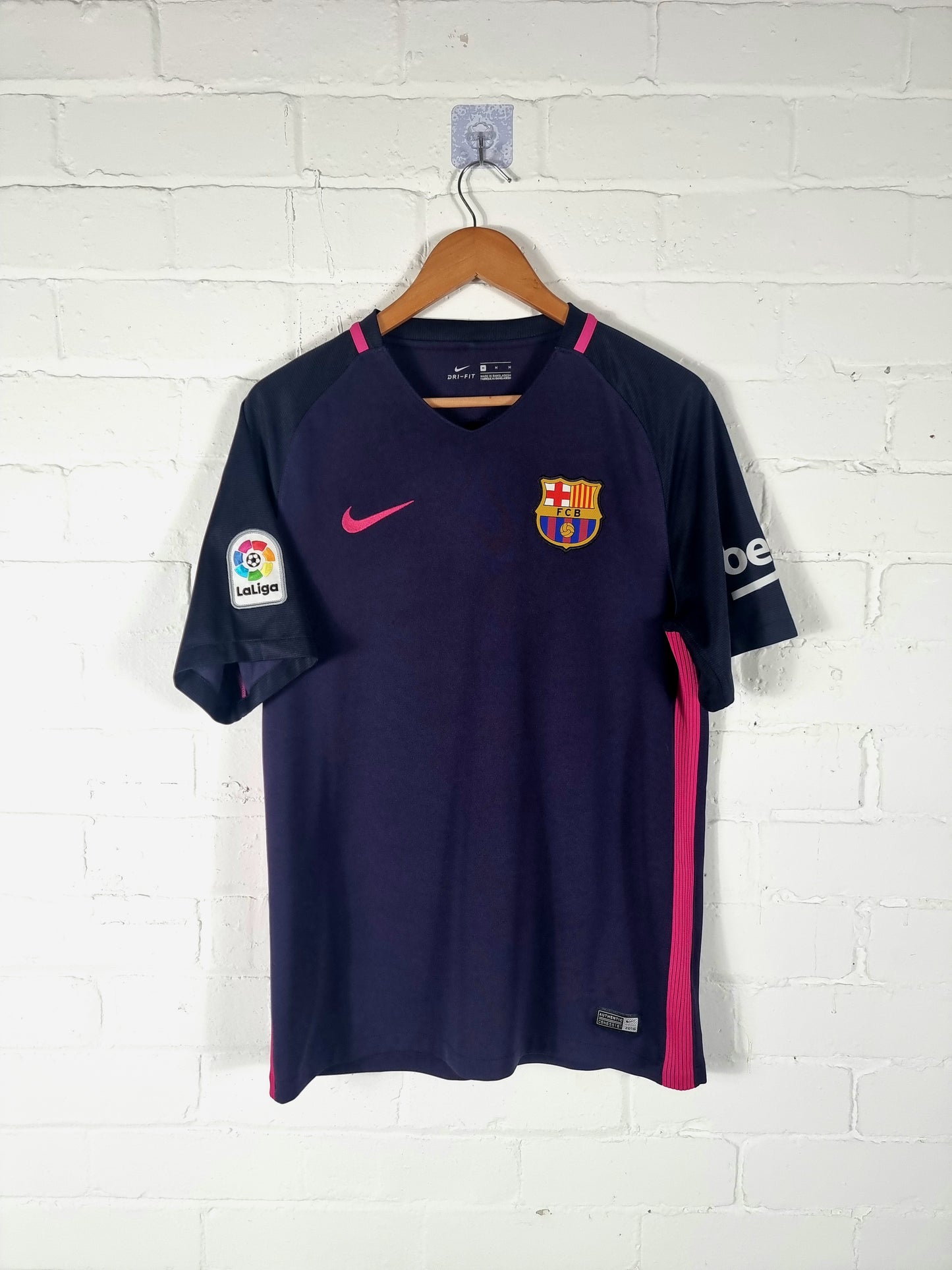 Nike Barcelona 2016/17 'Suarez 9' Away Shirt Medium