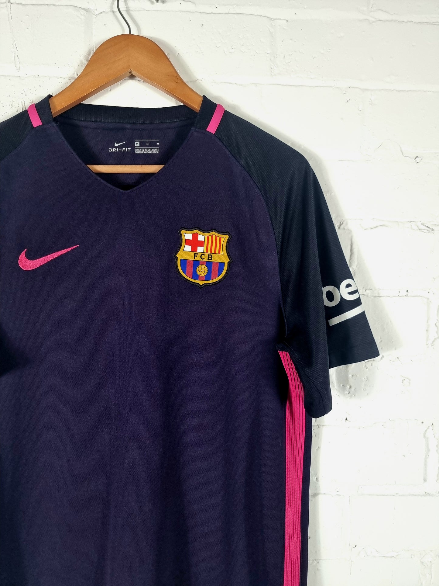 Nike Barcelona 2016/17 'Suarez 9' Away Shirt Medium