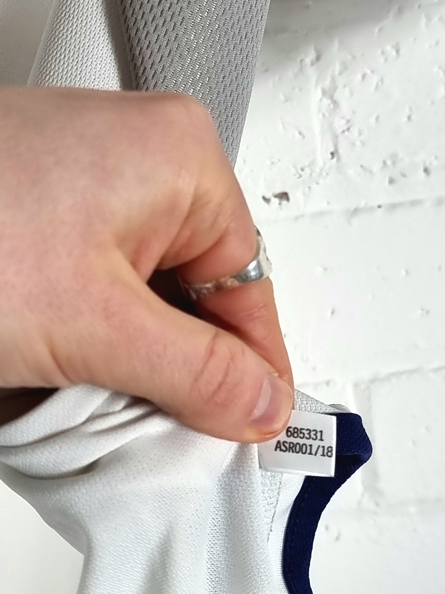 Adidas Real Madrid 2000/01 'Raul 7' Signed Home Shirt Large