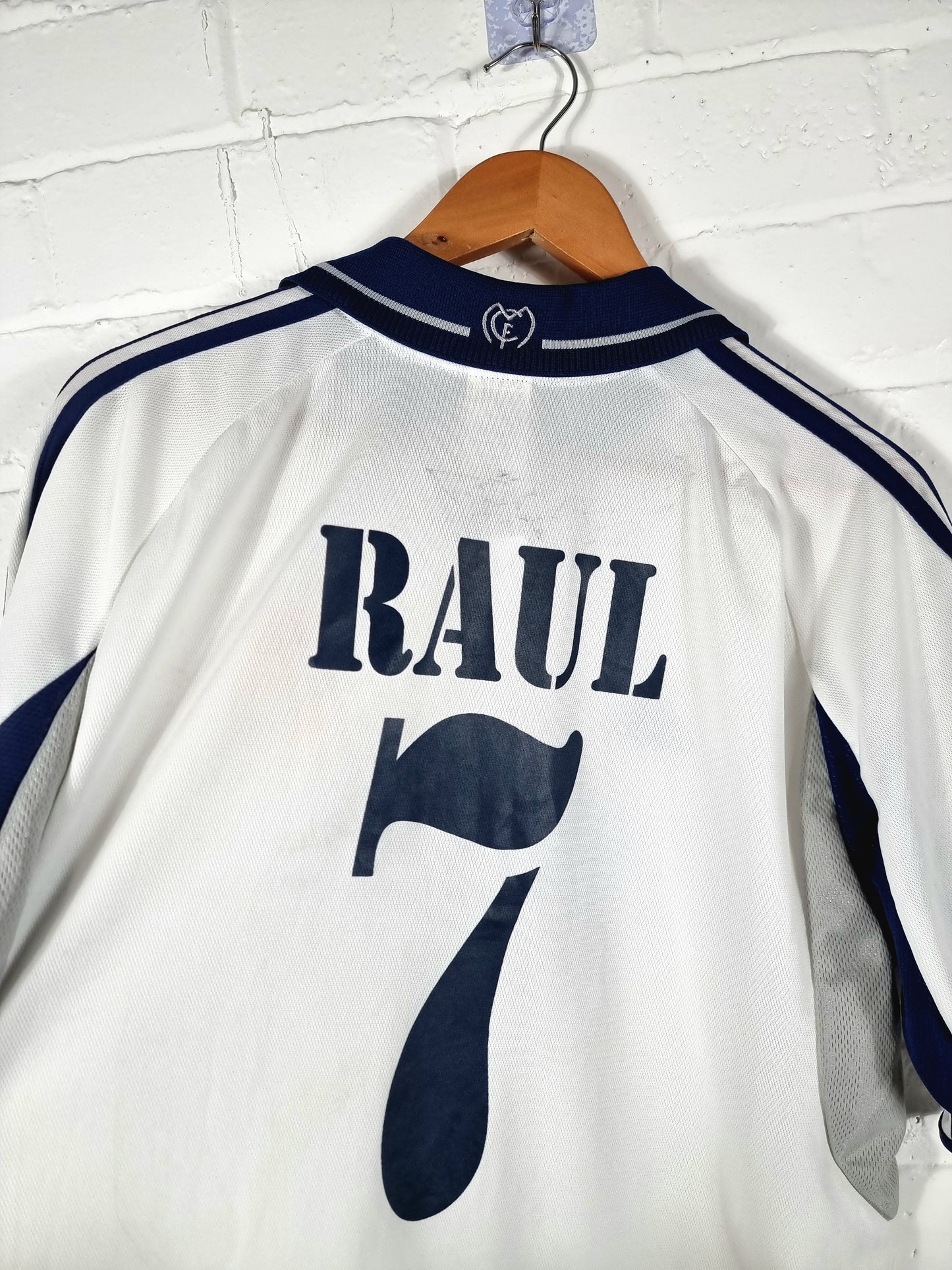 Adidas Real Madrid 2000/01 'Raul 7' Signed Home Shirt Large