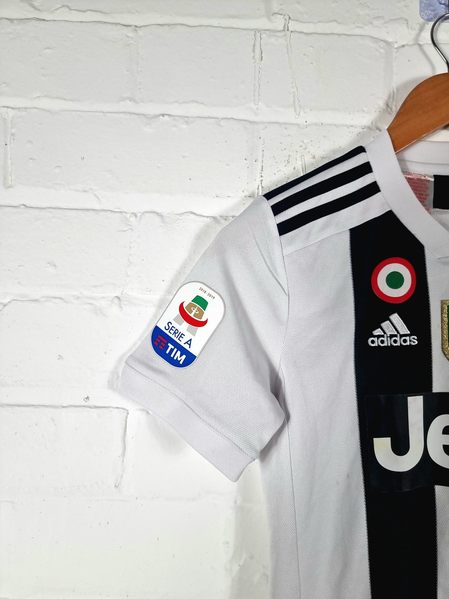 Adidas Juventus 2018/19 'Ronaldo 7' Home Shirt Youth Medium