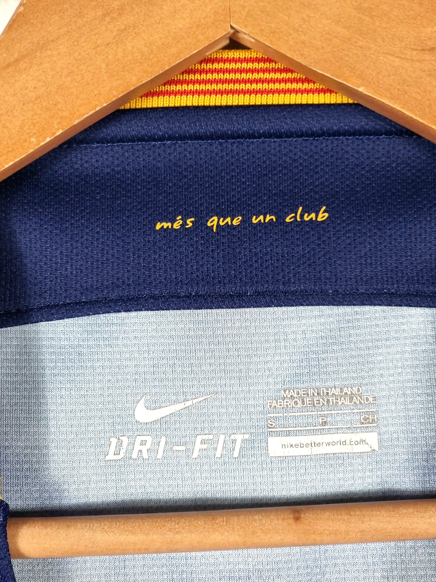 Nike Barcelona 2015/16 'Pique 3' Women's Home Shirt Small