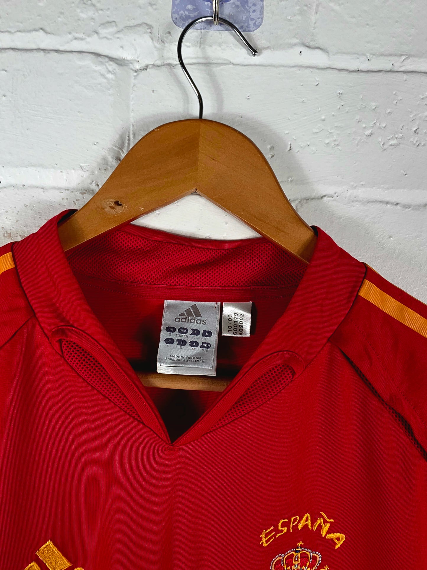 Adidas Spain 2004/06 Home Shirt Small