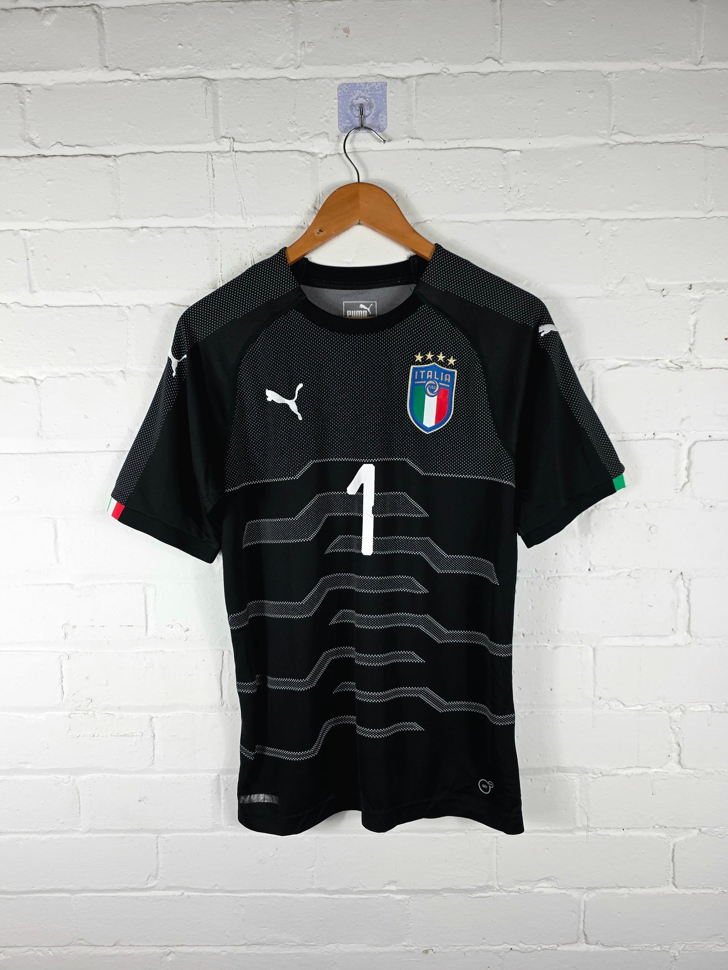 Puma Italy 2018/19 'Buffon 1' Goalkeeper Shirt Small