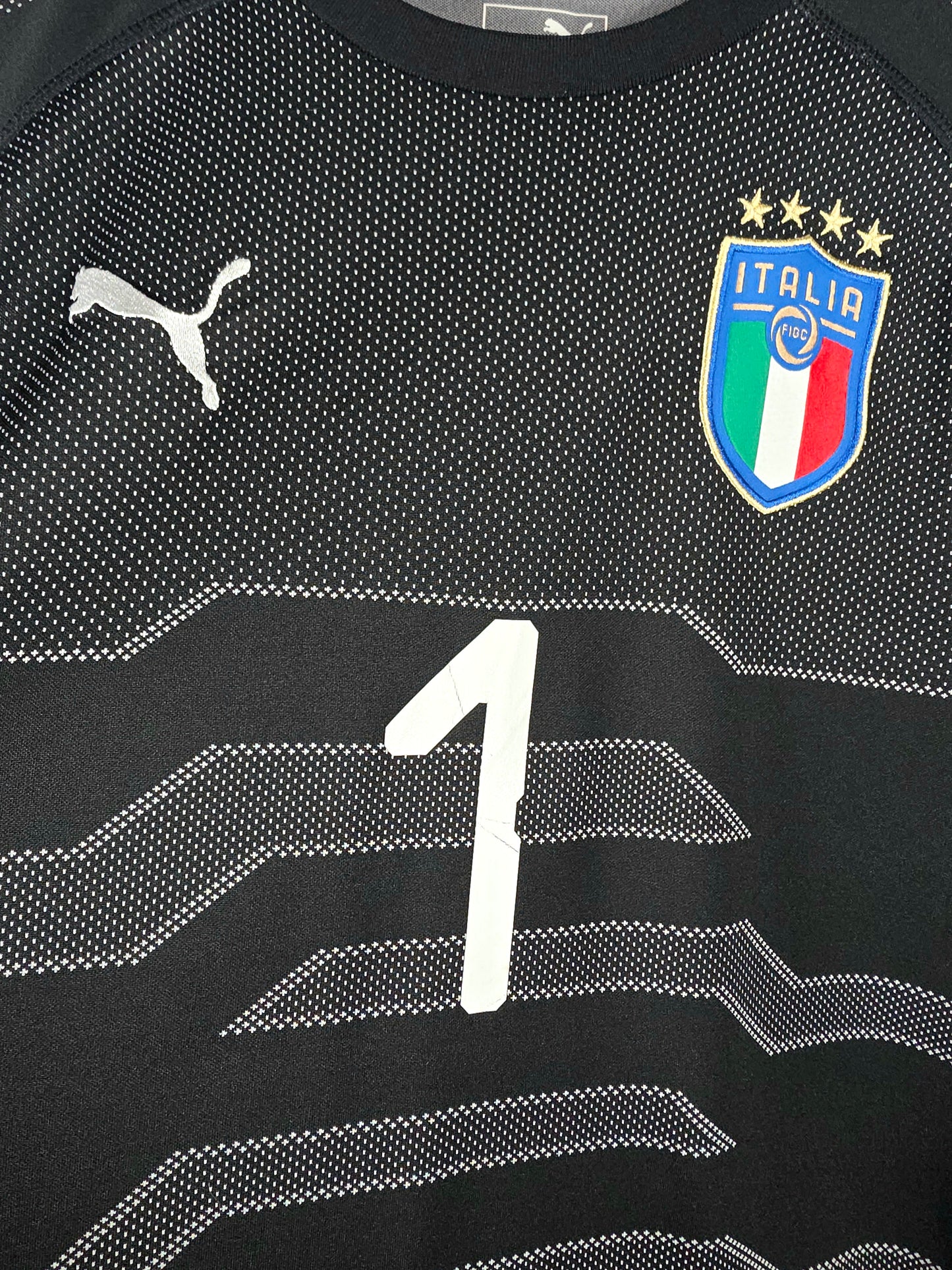 Puma Italy 2018/19 'Buffon 1' Goalkeeper Shirt Small