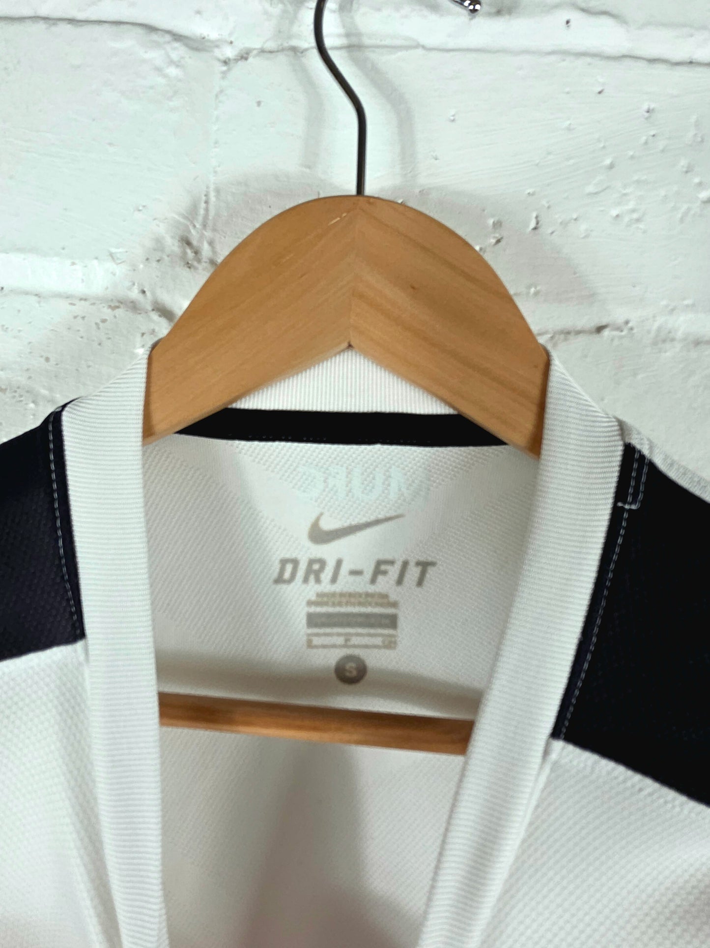 Nike Manchester United 2010/12 Away Shirt Small