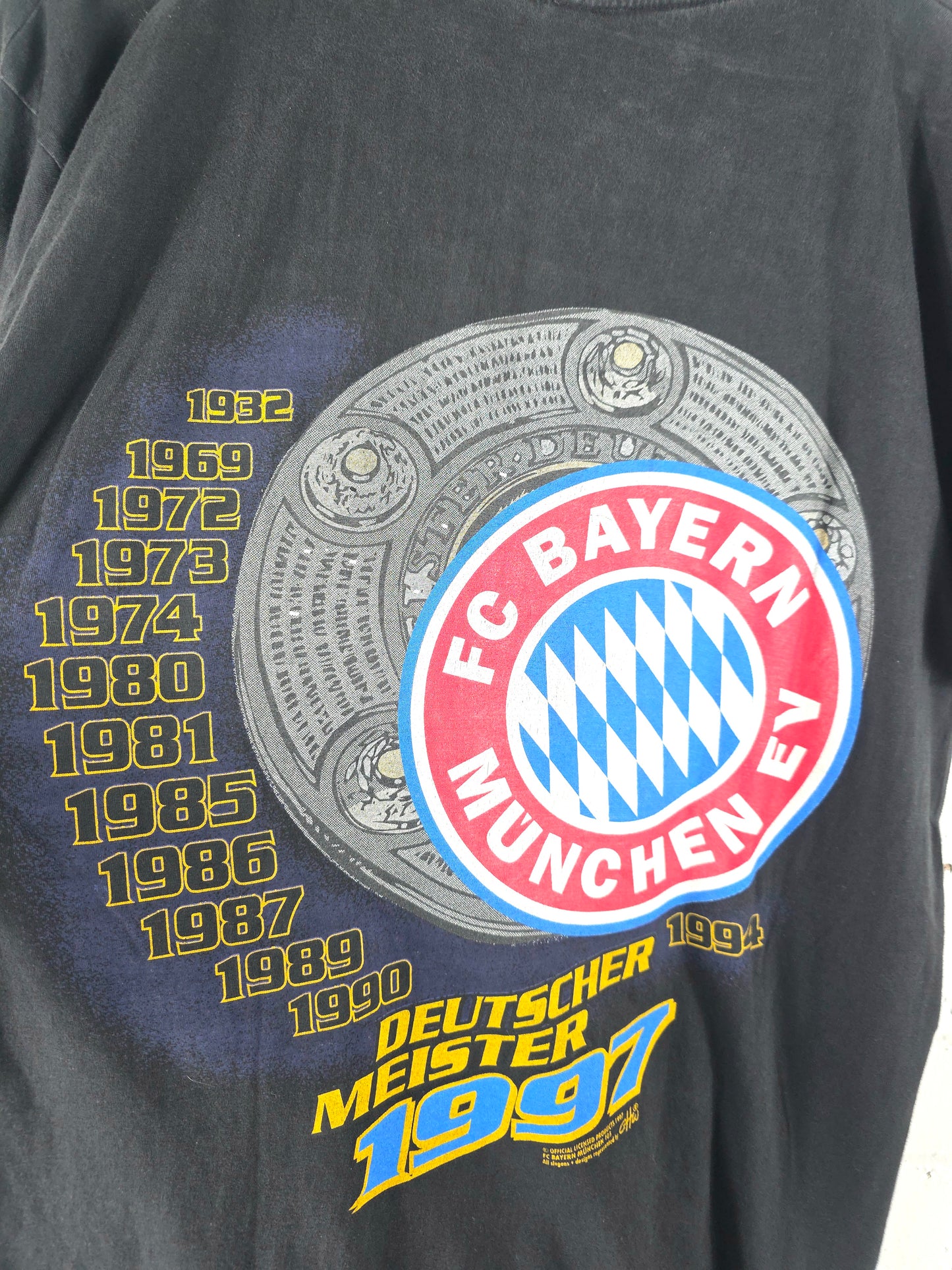 Bayern Munich 1997 Graphic Cotton T-Shirt Large