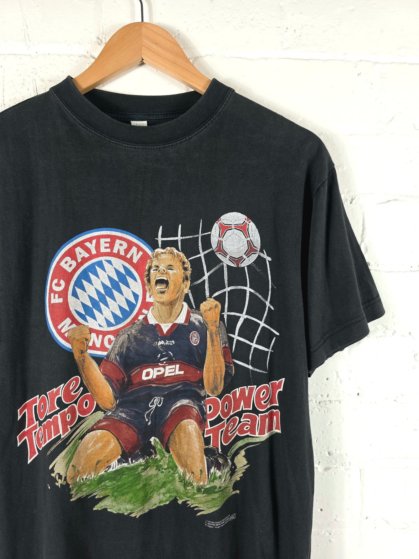 Bayern Munich 1997 Graphic Cotton T-Shirt Small