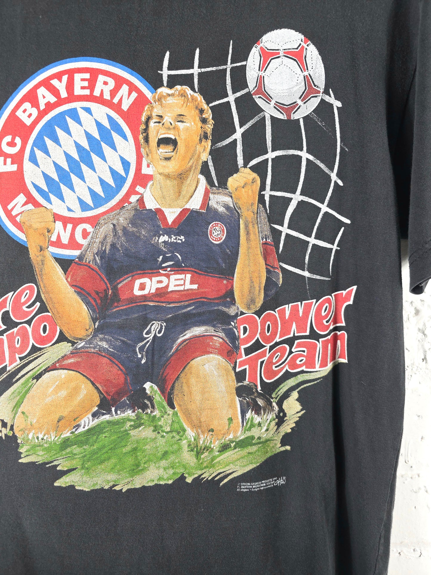 Bayern Munich 1997 Graphic Cotton T-Shirt Small