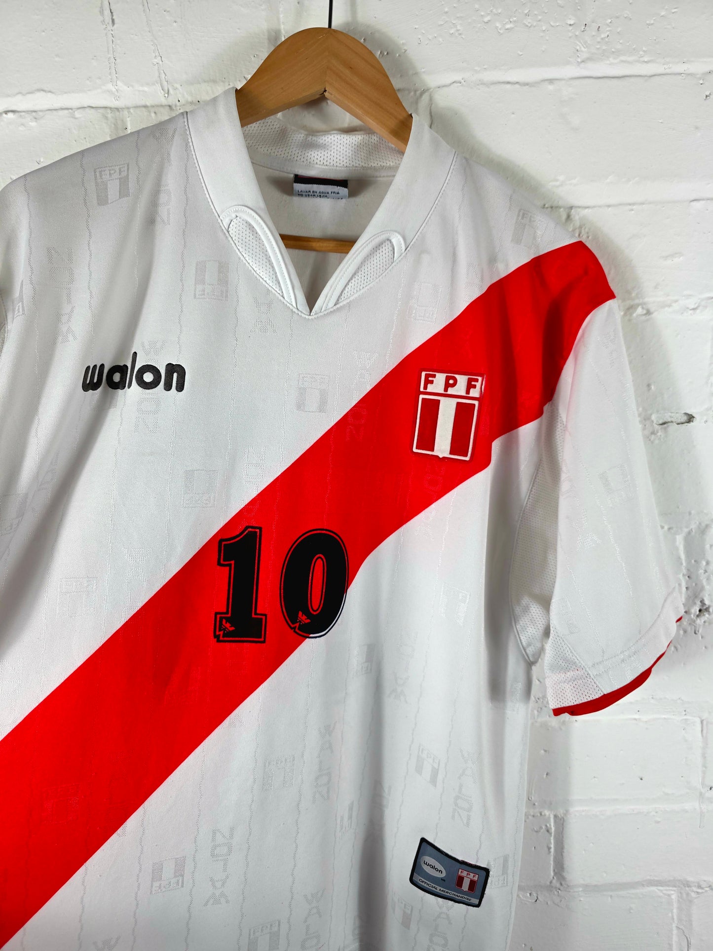 Walon Peru 2004/06 '10 (Palacios)' Home Shirt Large