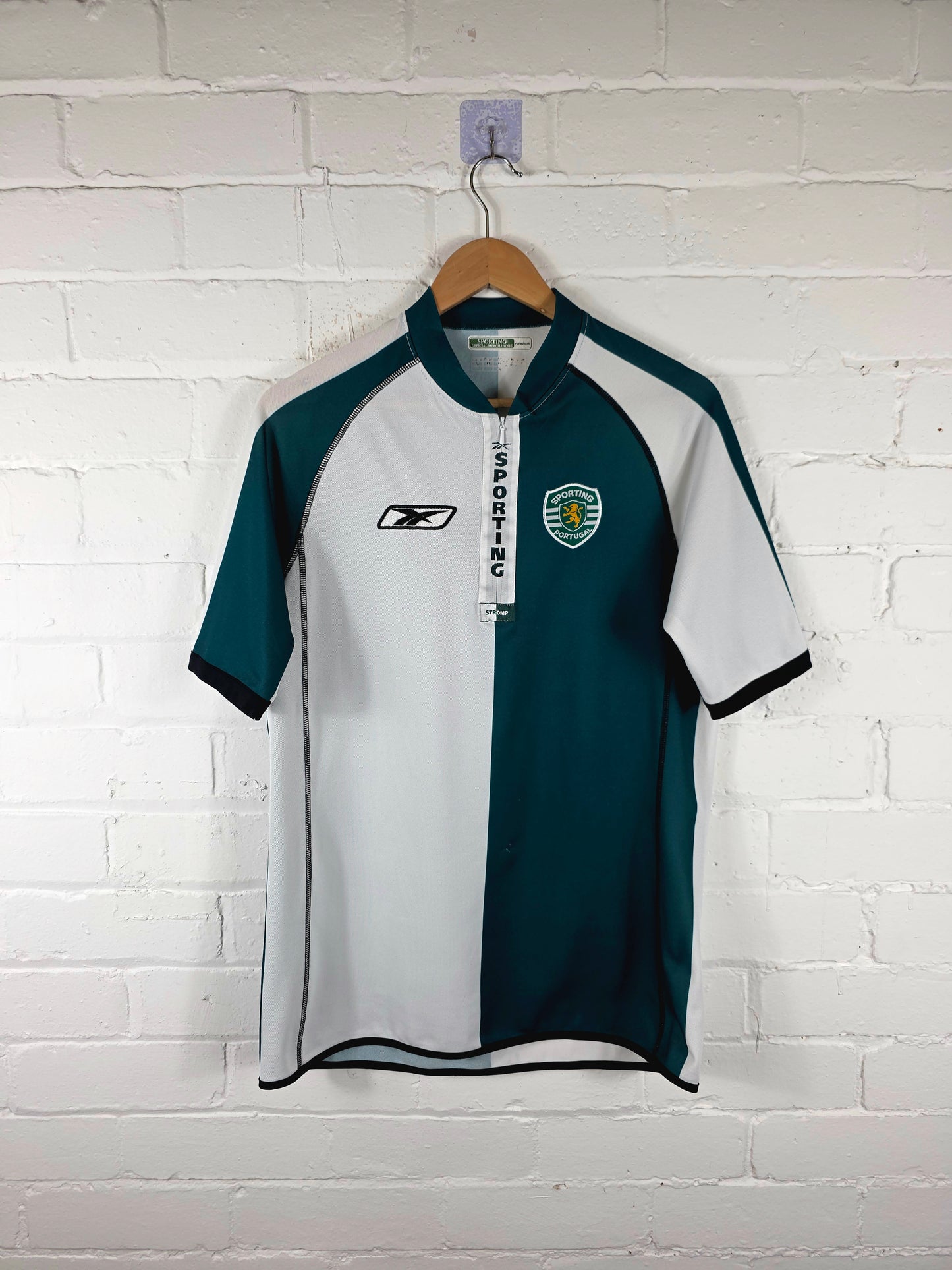 Reebok Sporting CP 2004/05 Stromp Home Shirt Medium