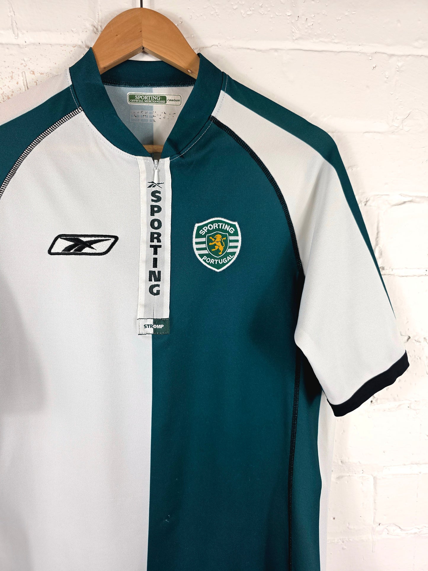 Reebok Sporting CP 2004/05 Stromp Home Shirt Medium
