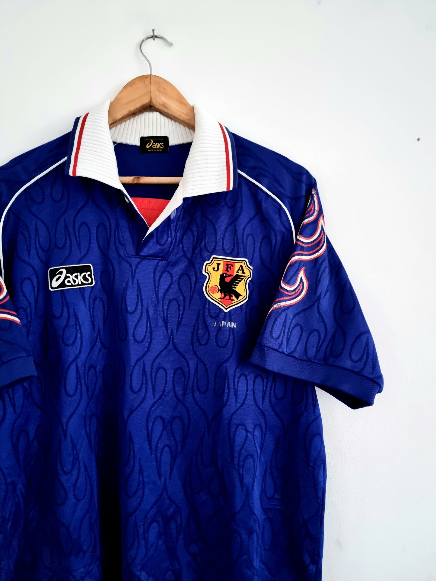 Asics Japan 98/99 '8 (Nakata)' Home Shirt Medium