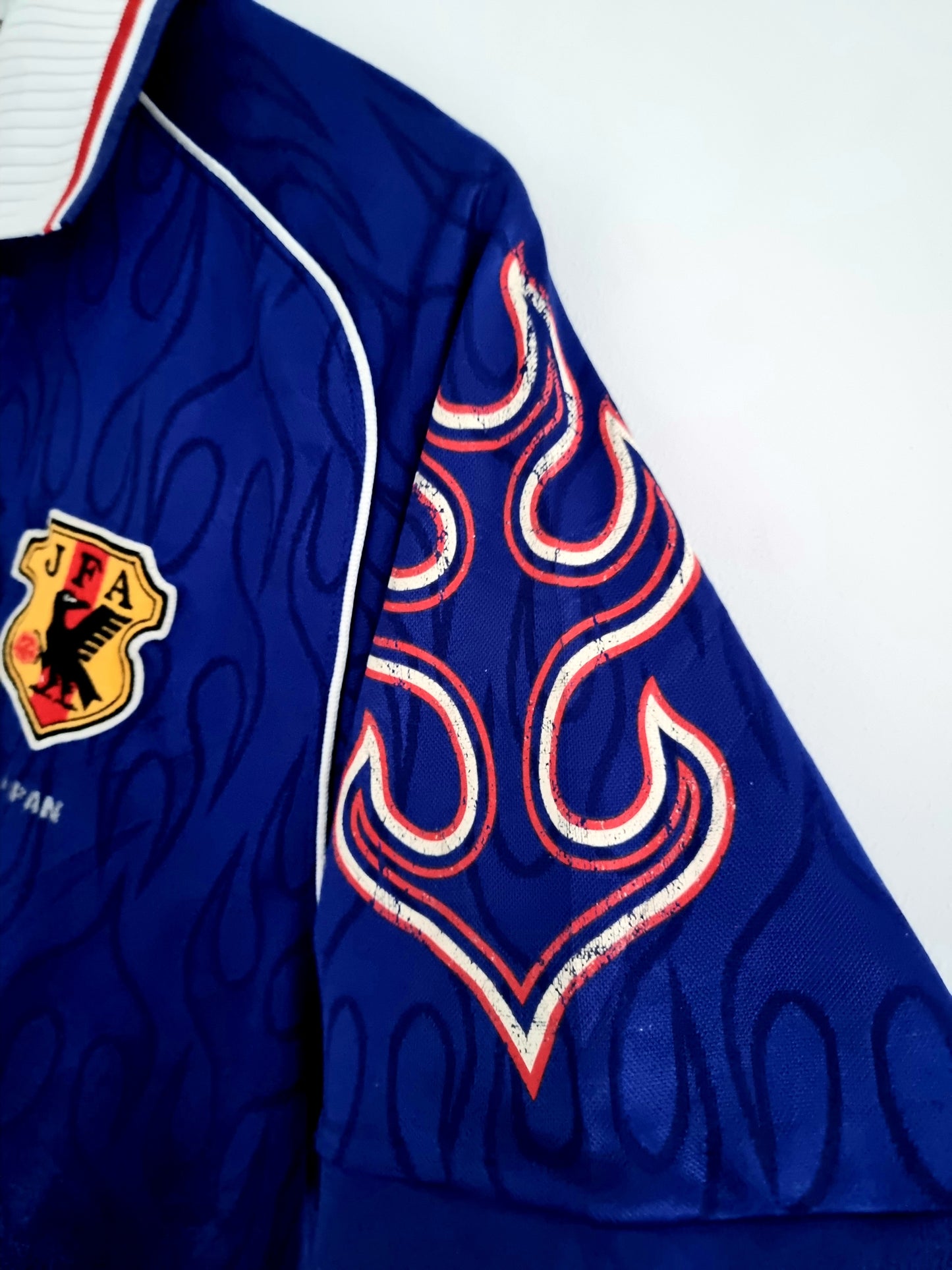 Asics Japan 98/99 '8 (Nakata)' Home Shirt Medium