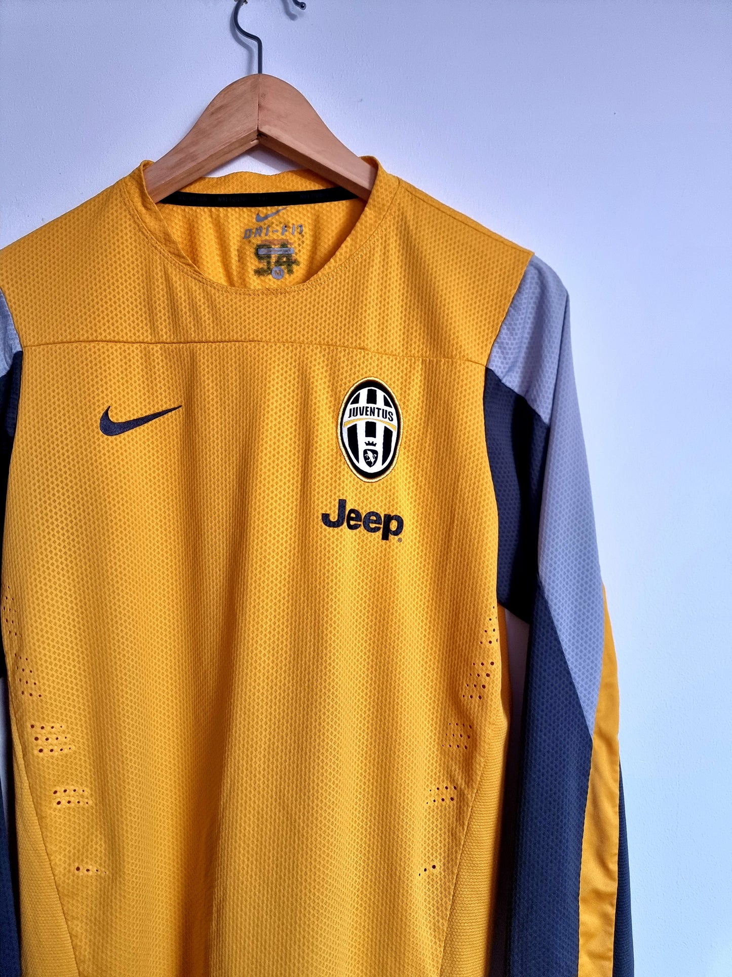 Nike Juventus 13/14 Player Issue Training Top Medium